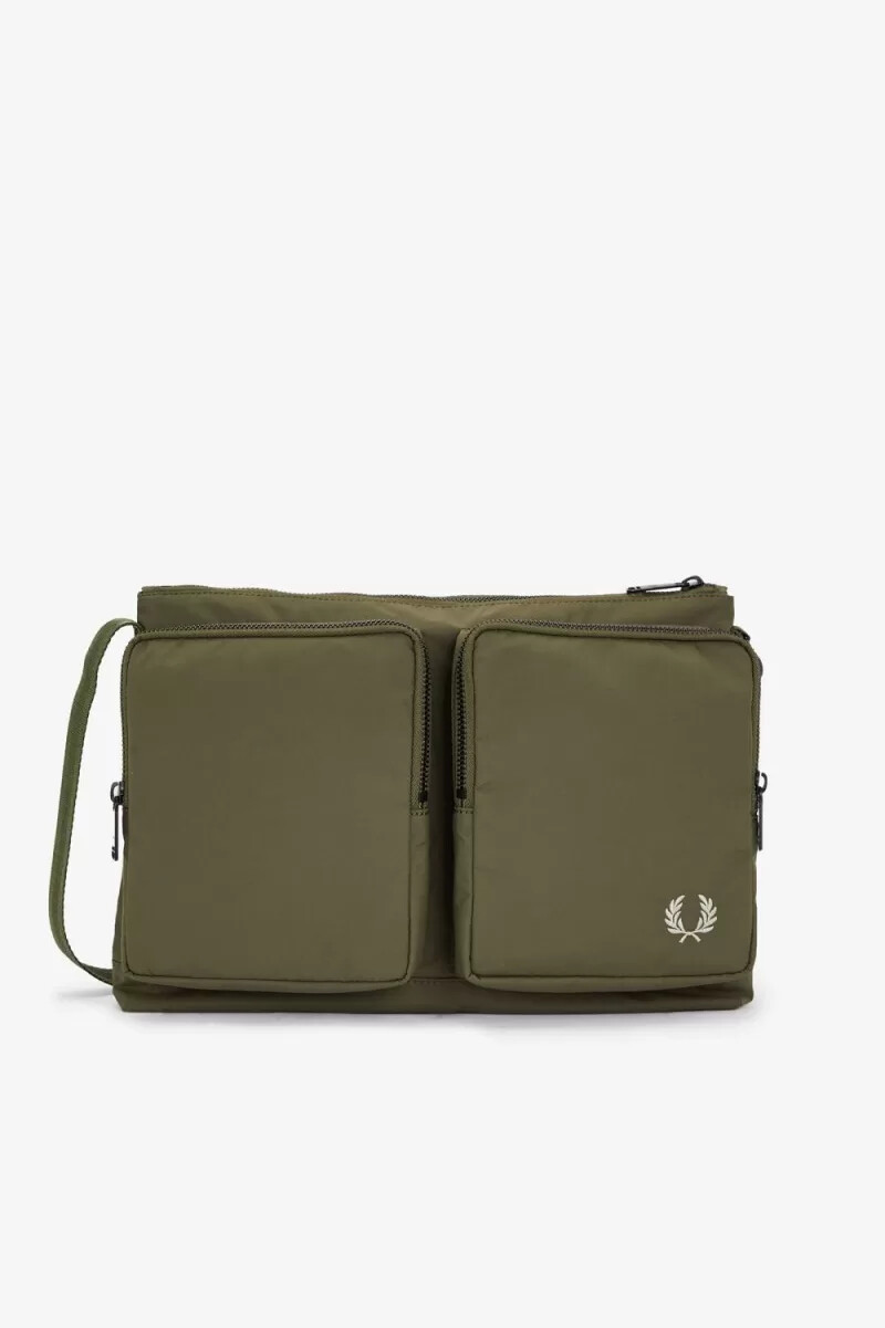 bolsos fred perry de nailon con bolsillos laterales para hombre color verde uniforme y gris cálido