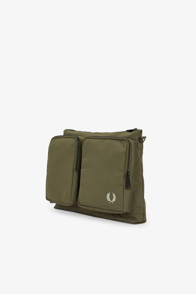 bolsos fred perry de nailon con bolsillos laterales para hombre color verde uniforme y gris cálido