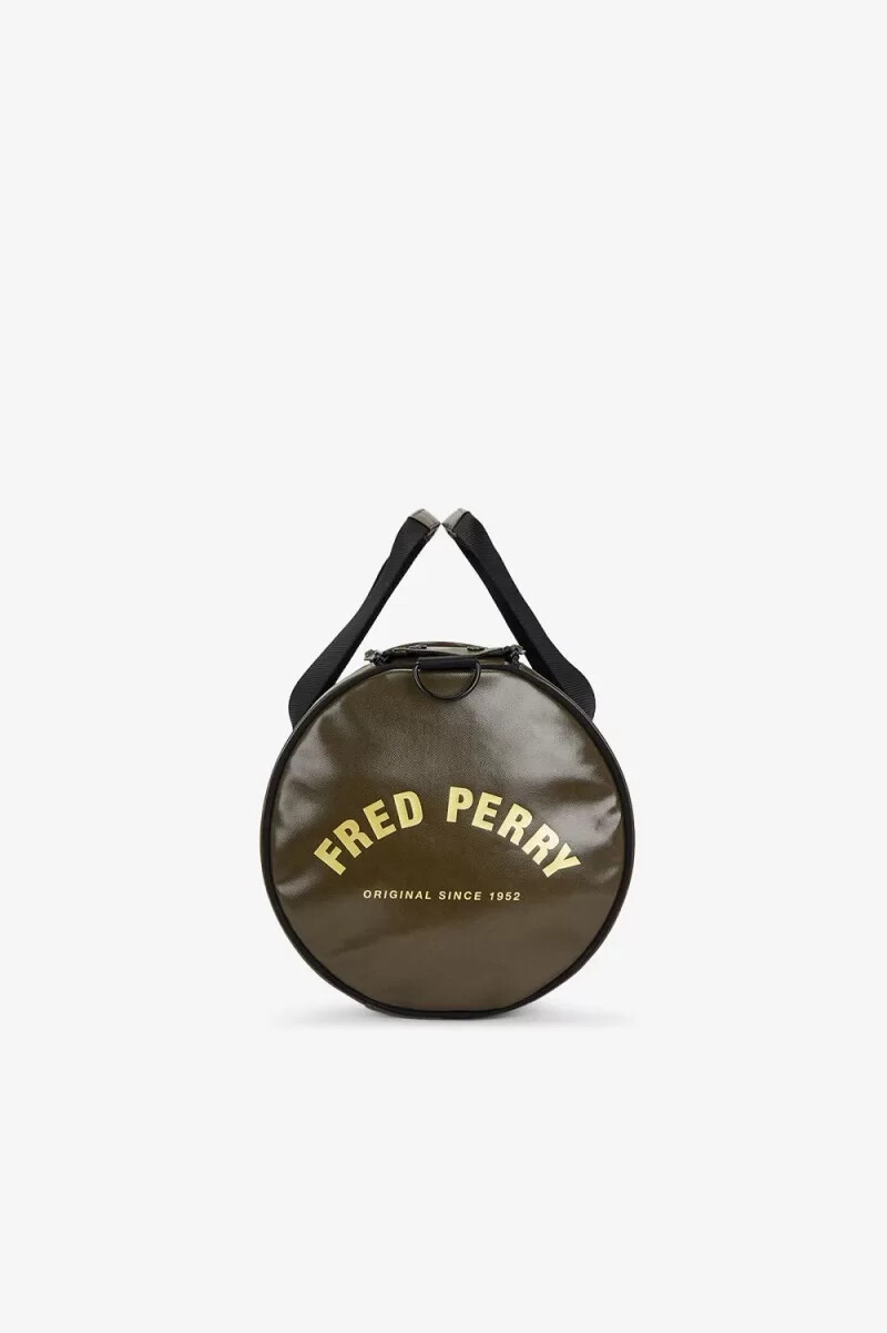 bolso fred perry tonal barrel para hombre verde uniforme y dorado