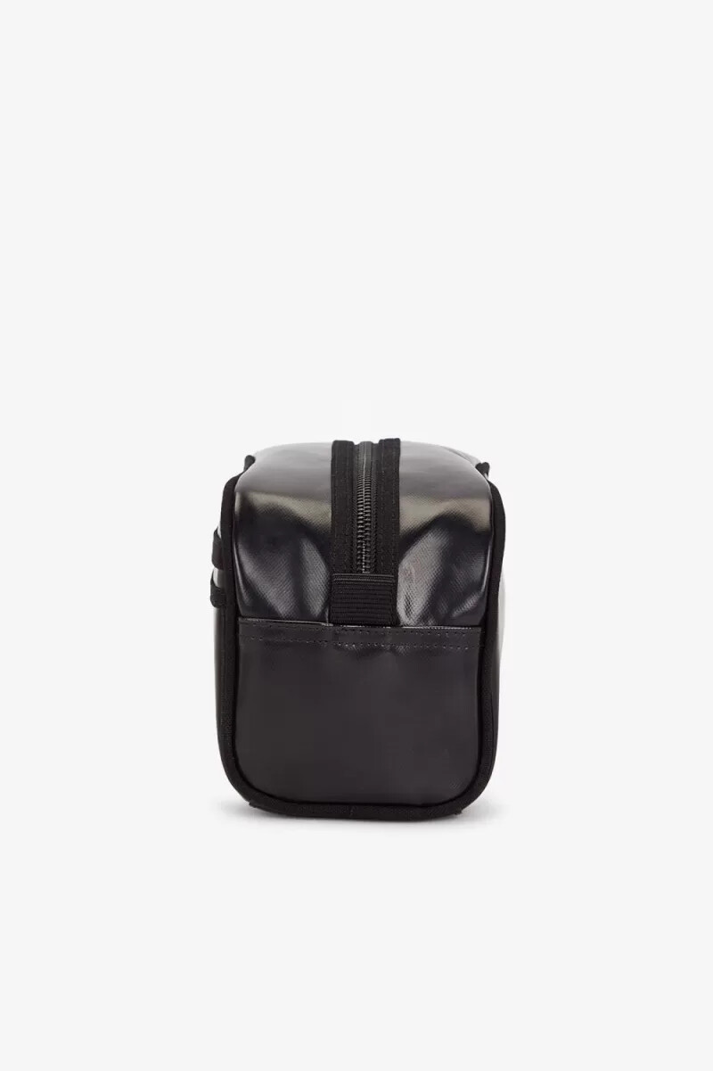bolsos de hombre fred perry con lavado de poliéster revestido en negro y dorado
