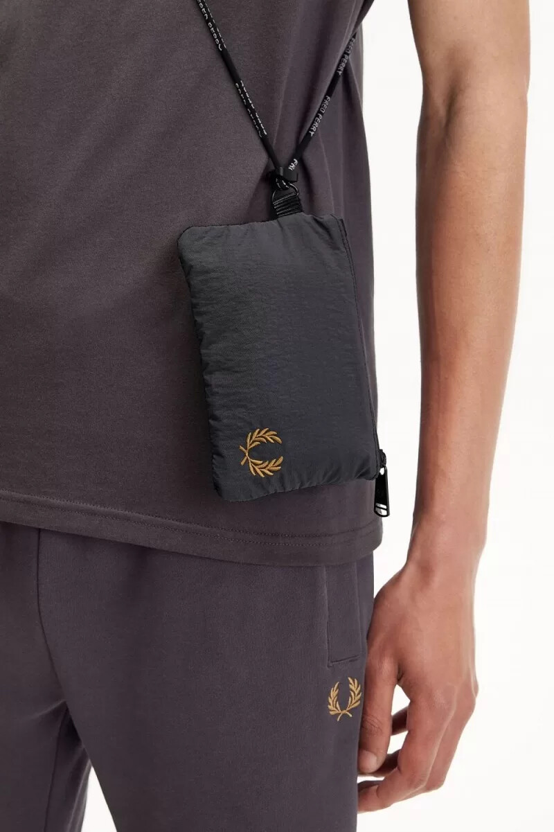 cordón de nailon arrugado fred perry para bolsos de hombre color gris ancla
