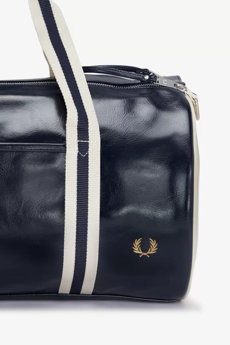 bolsos fred perry classic barrel para hombre color azul marino y beige