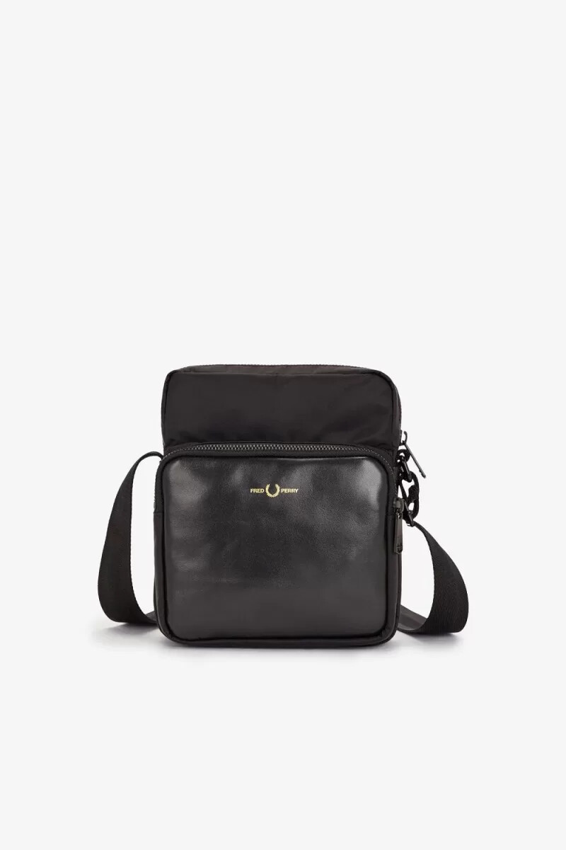 bolsos laterales de piel y sarga de nailon fred perry para hombre color negro y dorado