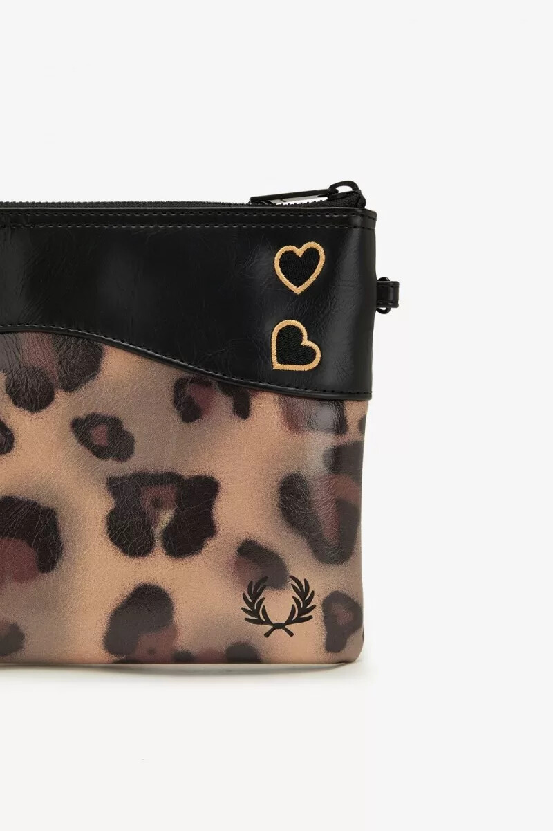 bolsos laterales con estampado de leopardo de fred perry para mujer