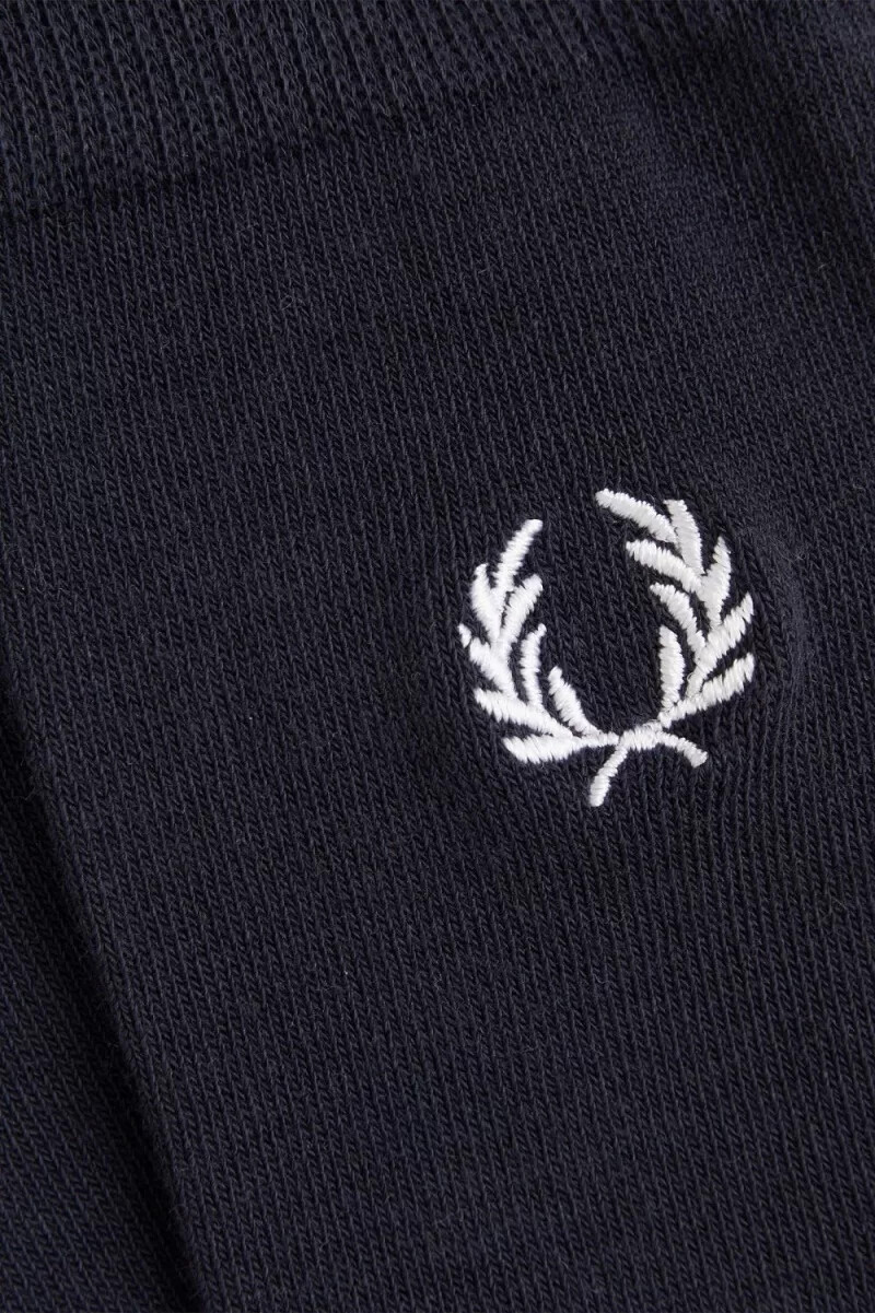 calcetines fred perry classic laurel wreath para hombre color azul marino y blanco nieve