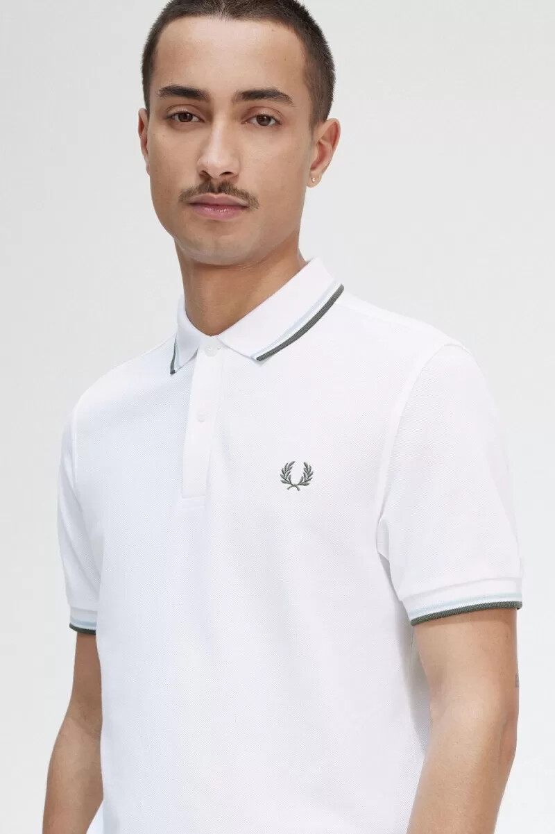 camisa fred perry m3600 para hombre color blanco aguamarina claro y verde campo