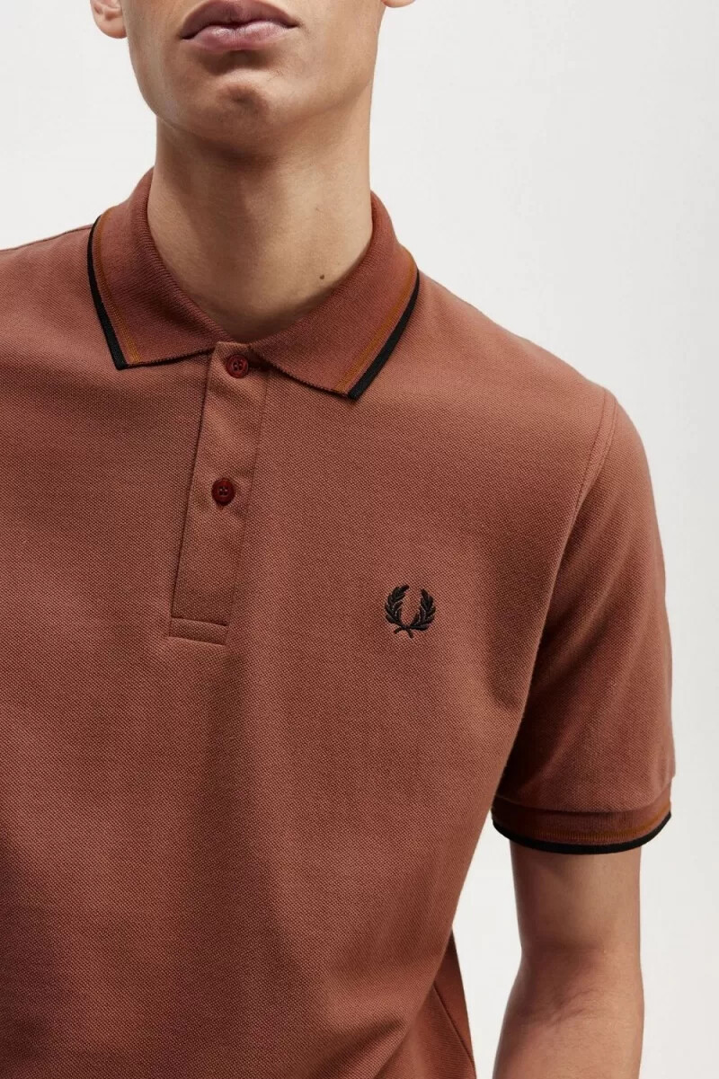 camisa fred perry m12 para hombre color marrón whisky café oscuro y negro