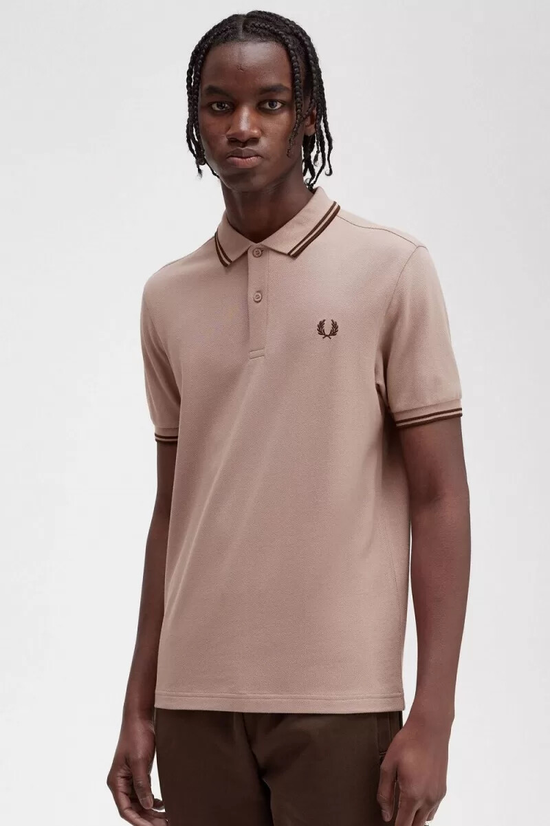 camisa fred perry m3600 para hombre color rosa oscuro y tabaco quemado