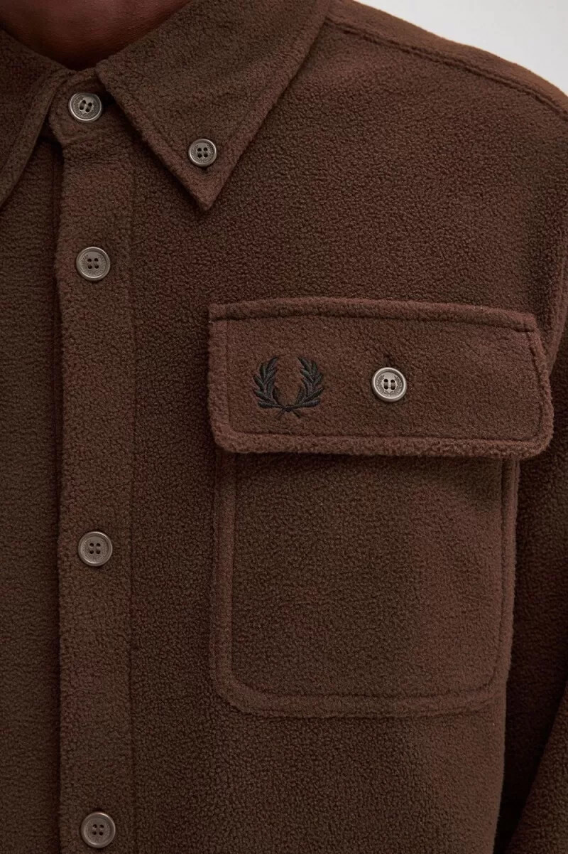 camisa de polar fred perry para hombre en color tabaco quemado