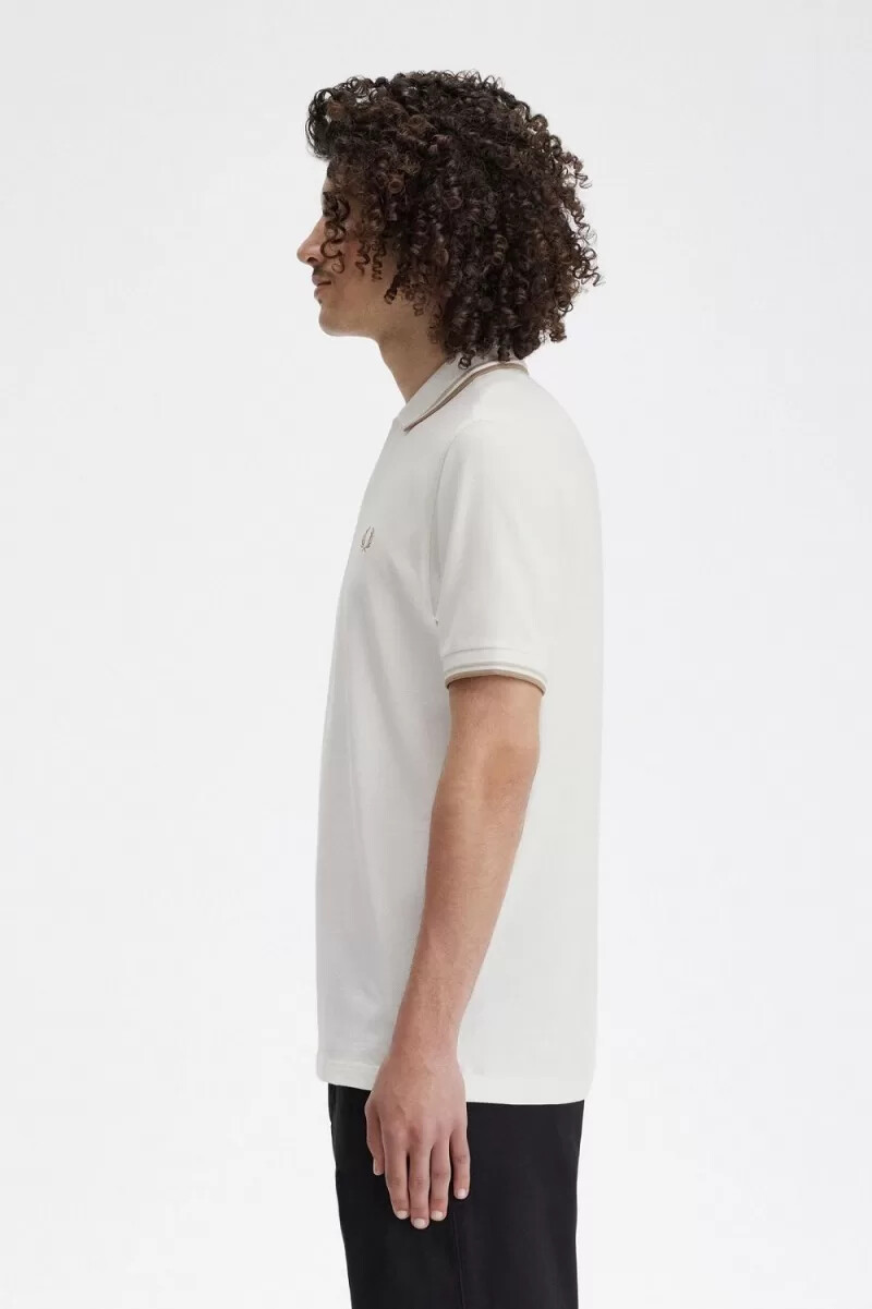 camisa fred perry m3600 para hombre color blanco nieve y verde avena