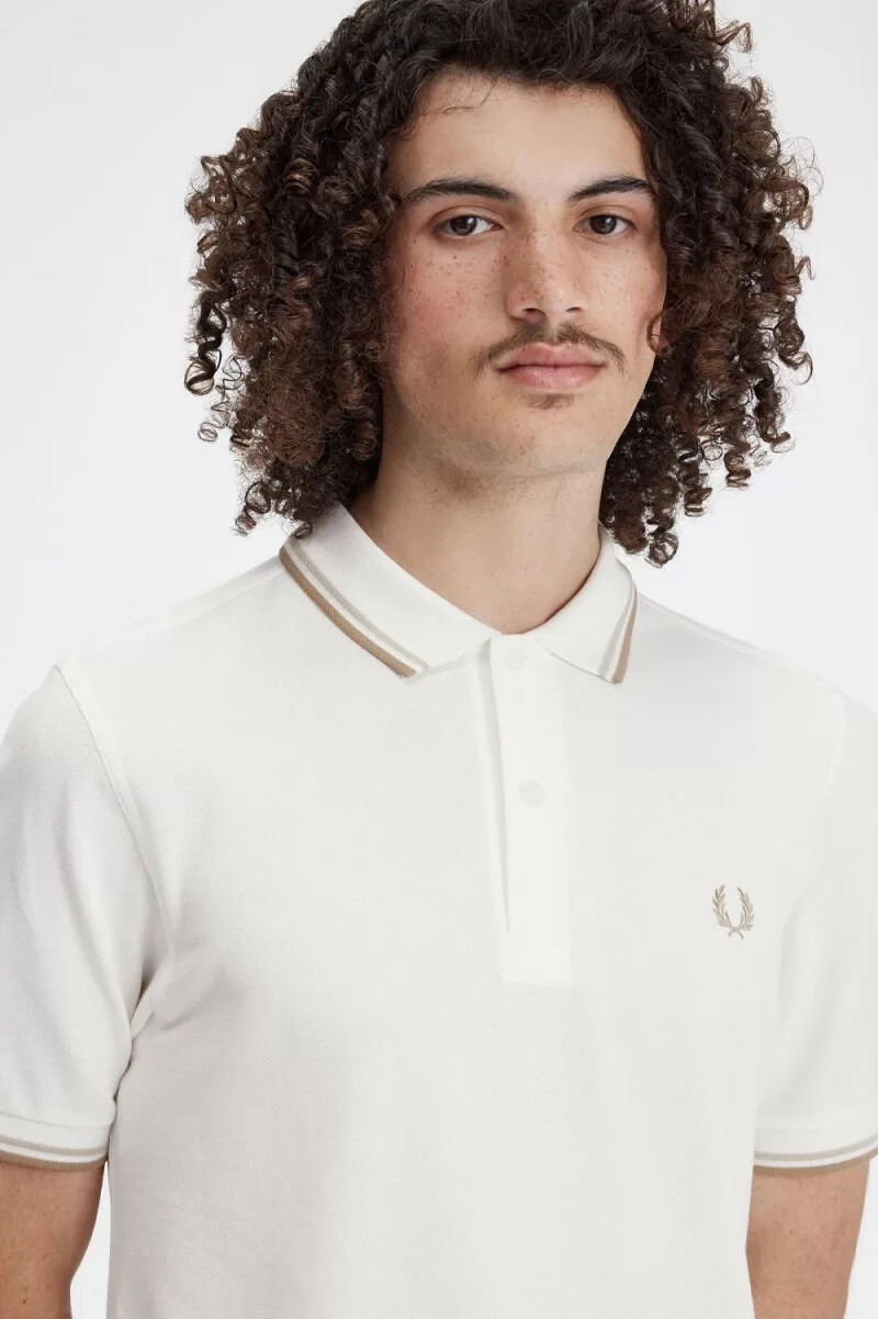 camisa fred perry m3600 para hombre color blanco nieve y verde avena
