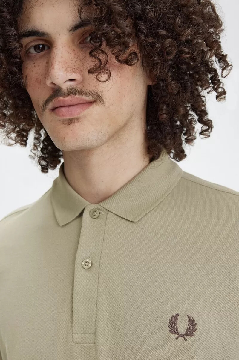 camisa fred perry m6006 para hombre gris cálido rojo oscuro