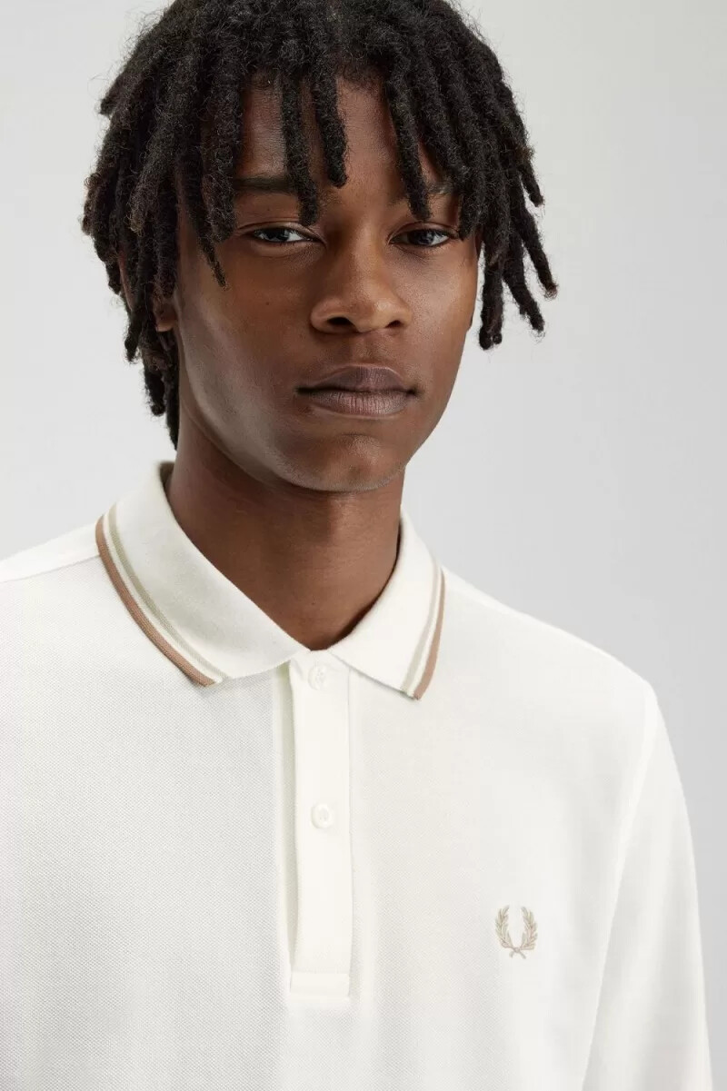 camisa fred perry m3636 para hombre color blanco nieve y verde avena