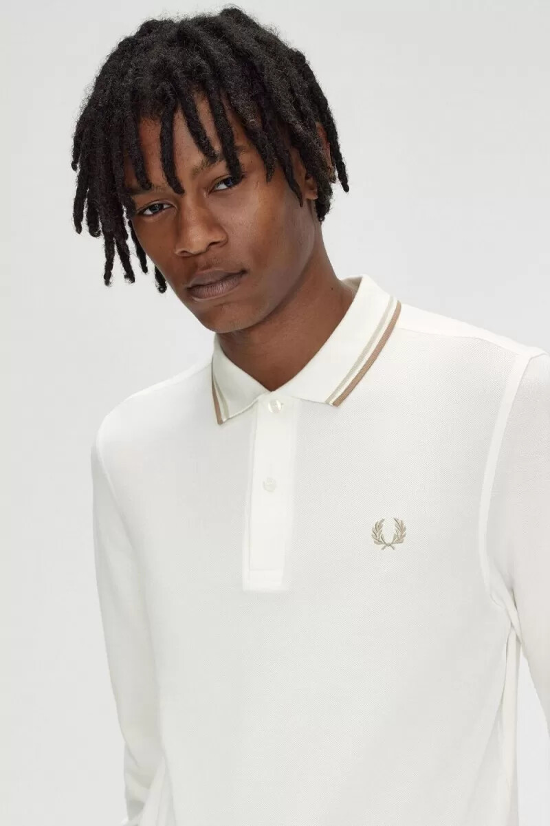 camisa fred perry m3636 para hombre color blanco nieve y verde avena