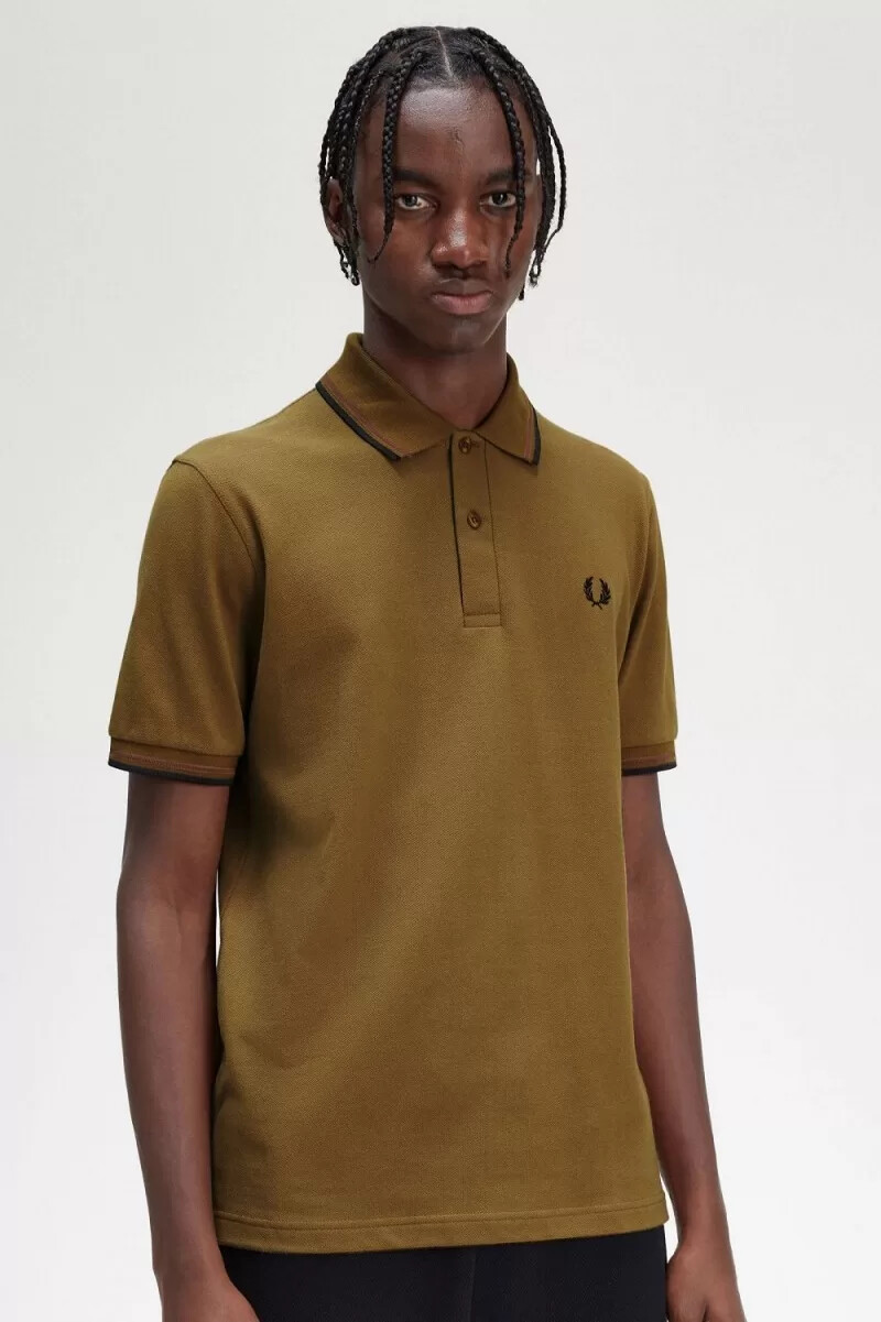 camisa fred perry m12 para hombre color café oscuro whisky marrón y negro