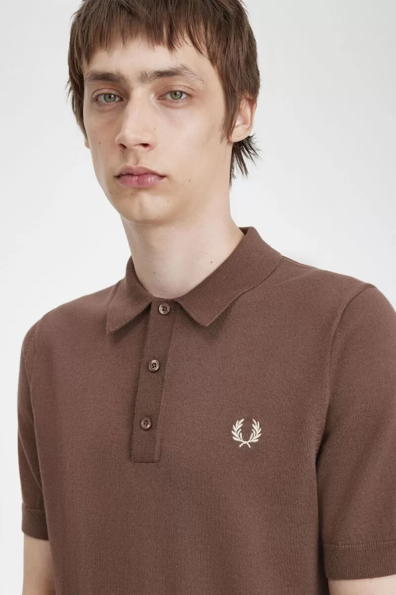 camisa clásica de punto fred perry para hombre en rojo oscuro