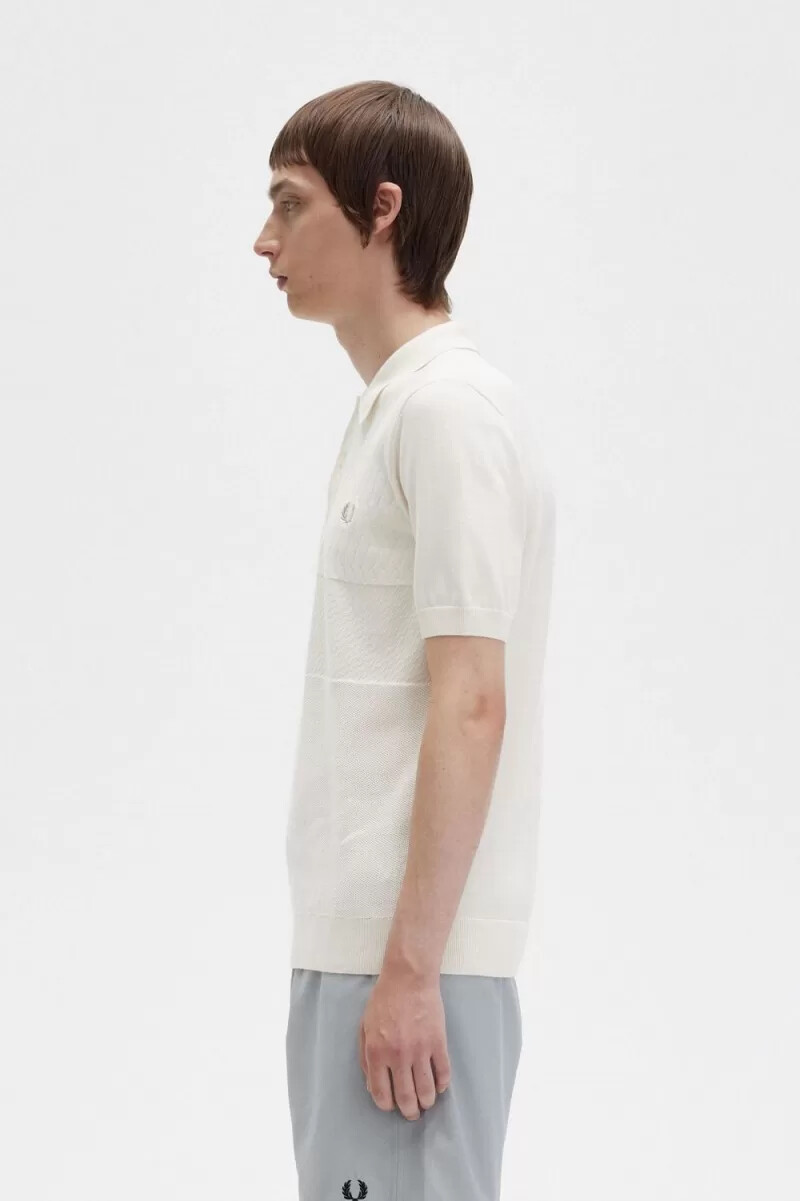 camisa de punto con paneles tonales de fred perry para hombre en beige