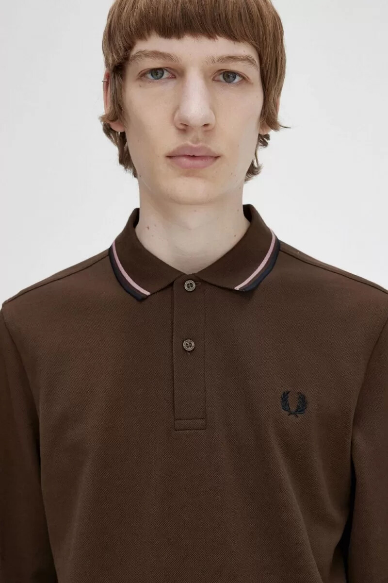 camisa fred perry m3636 para hombre color tabaco quemado rosa oscuro y negro