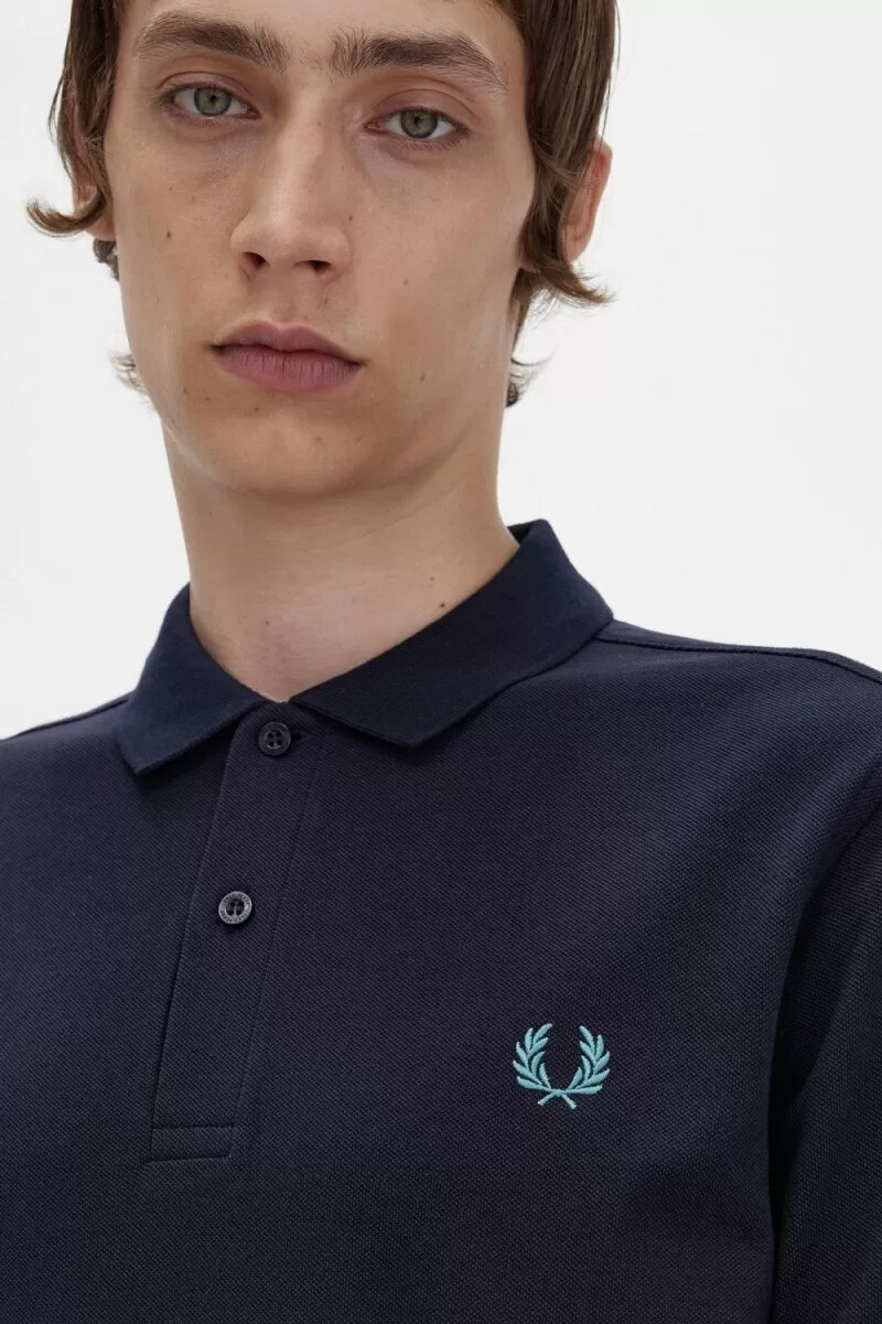 camisa fred perry m6000 para hombre color azul marino y menta intenso