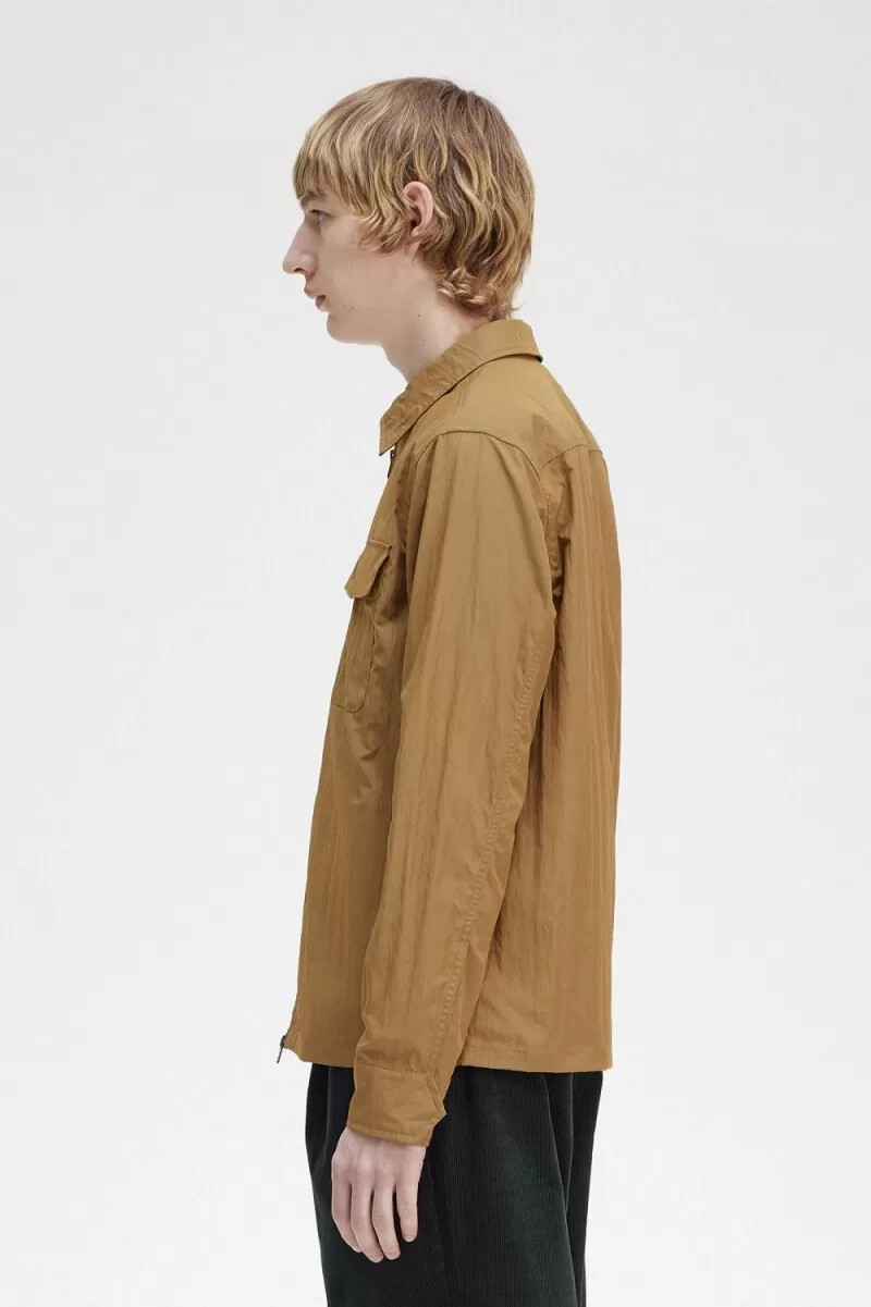 camisa ligera con cremallera fred perry para hombre color marrón