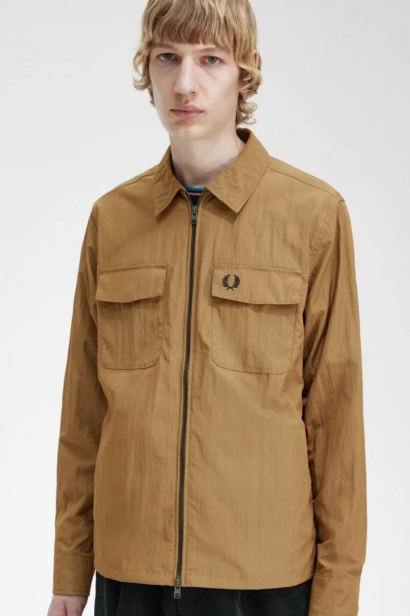 camisa ligera con cremallera fred perry para hombre color marrón