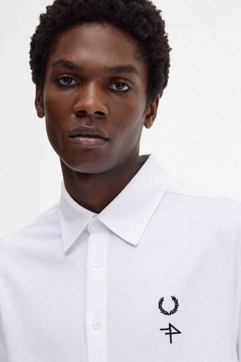 camisa fred perry para hombre blanca