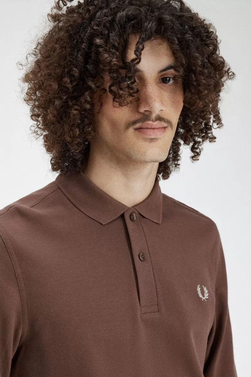 camisa fred perry m6006 para hombre color rojo oscuro y gris cálido