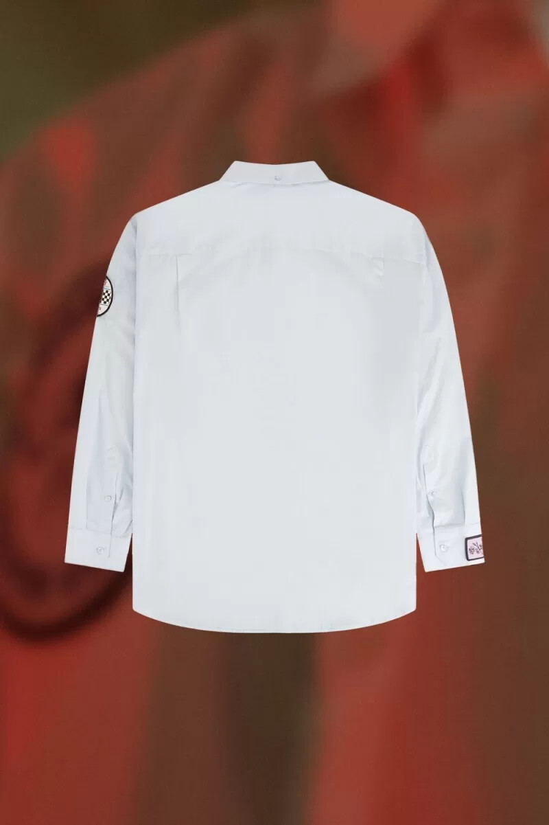 camisa extragrande fred perry con detalle de parche para hombre en azul nube