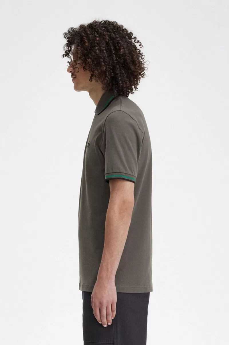 camisa fred perry m12 para hombre verde campo verde y negro