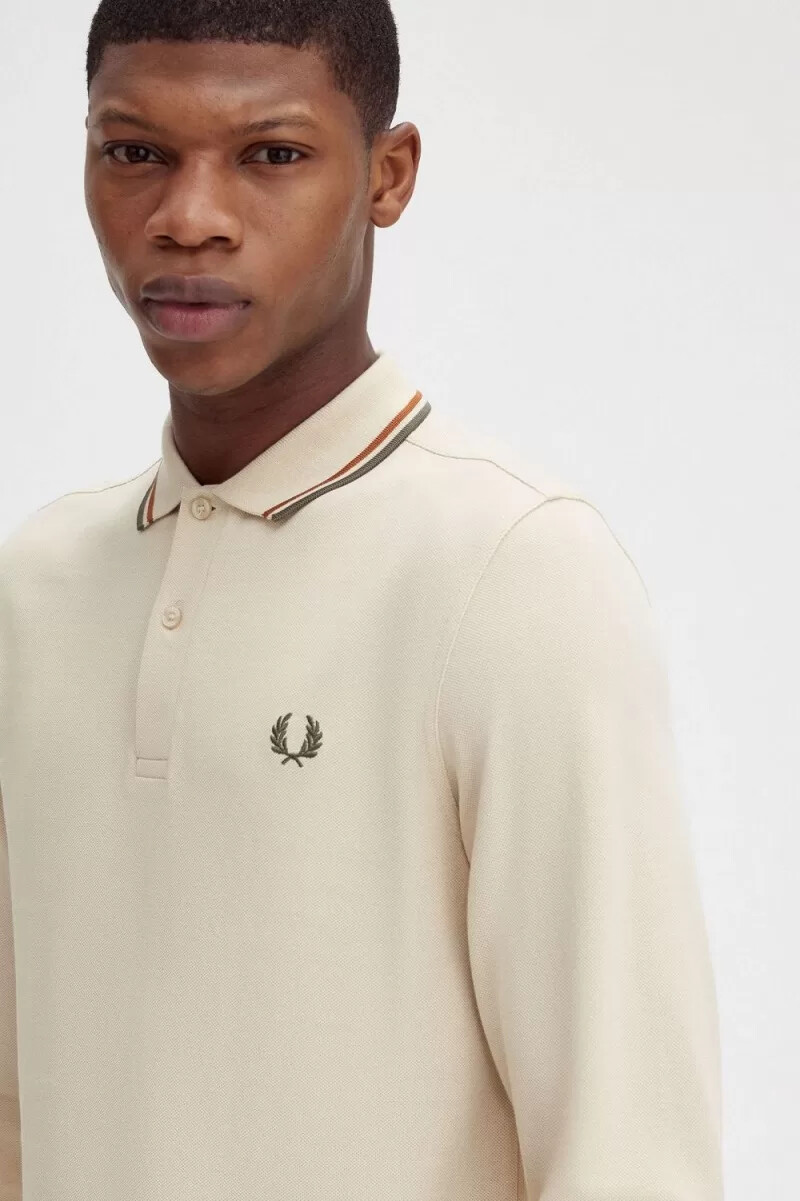 camisa fred perry m3636 para hombre color marrón avena y verde campo