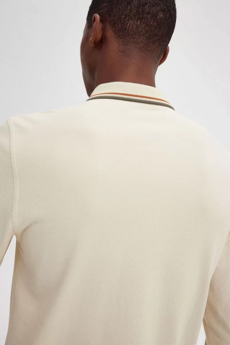 camisa fred perry m3636 para hombre color marrón avena y verde campo