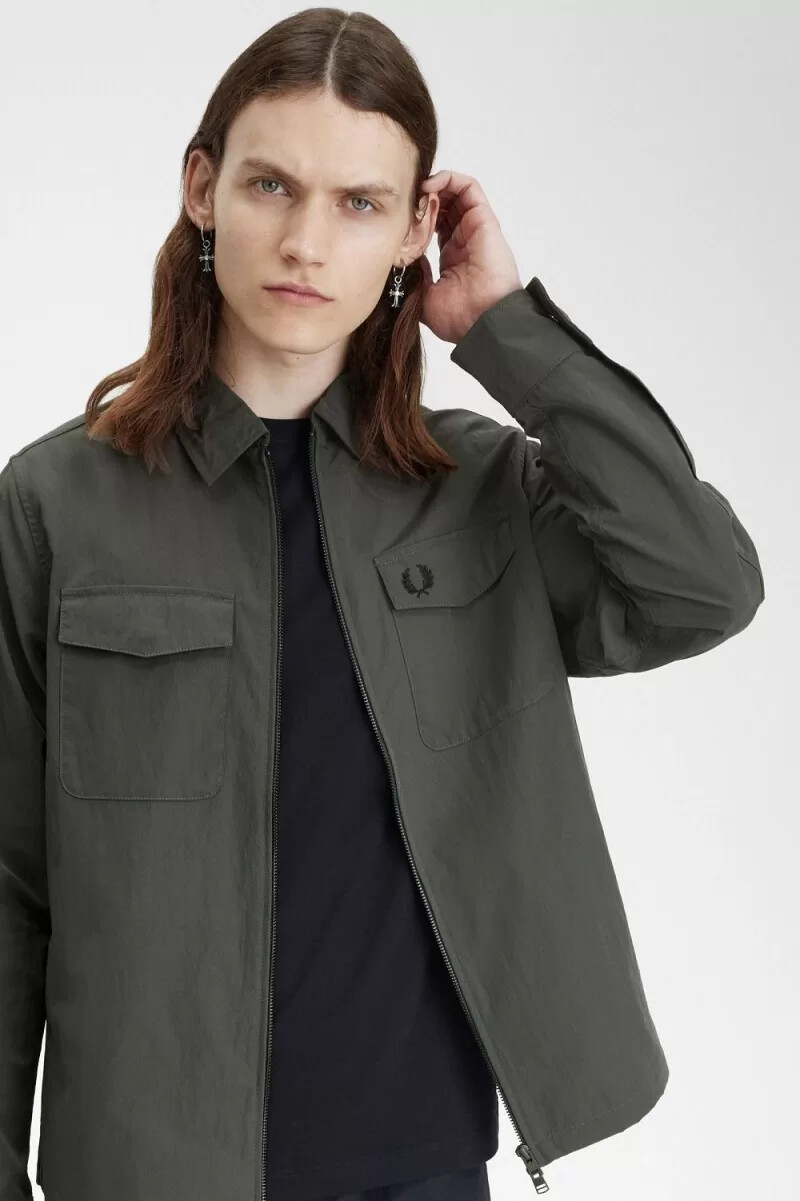 camisa ligera con cremallera fred perry para hombre color verde campo