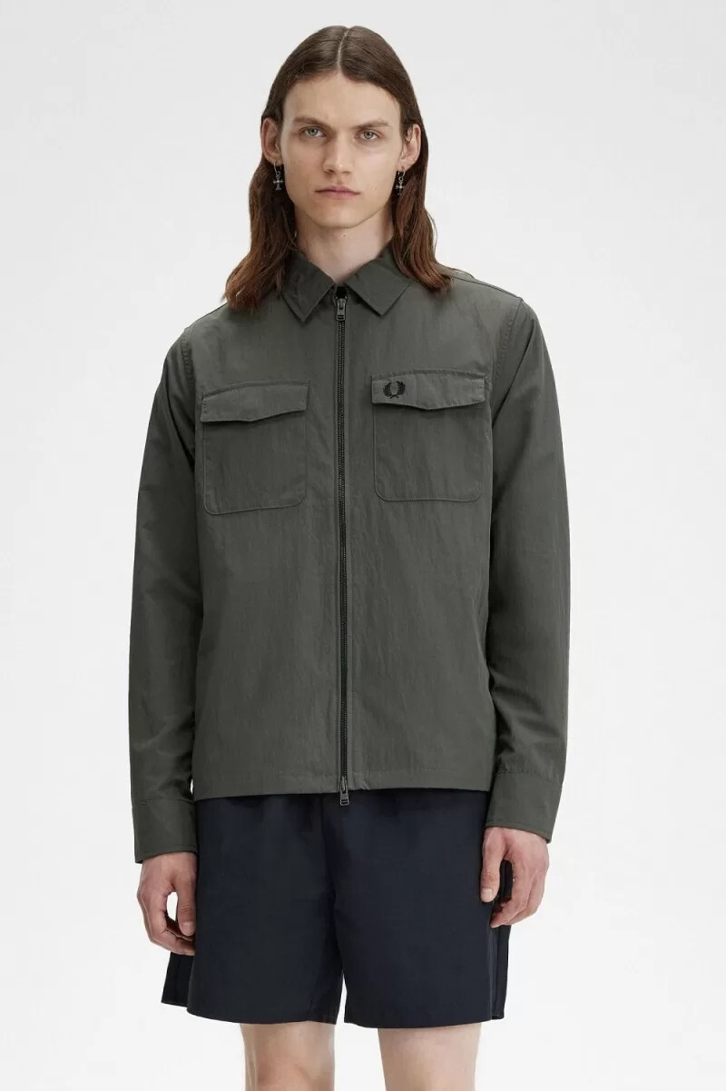 camisa ligera con cremallera fred perry para hombre color verde campo