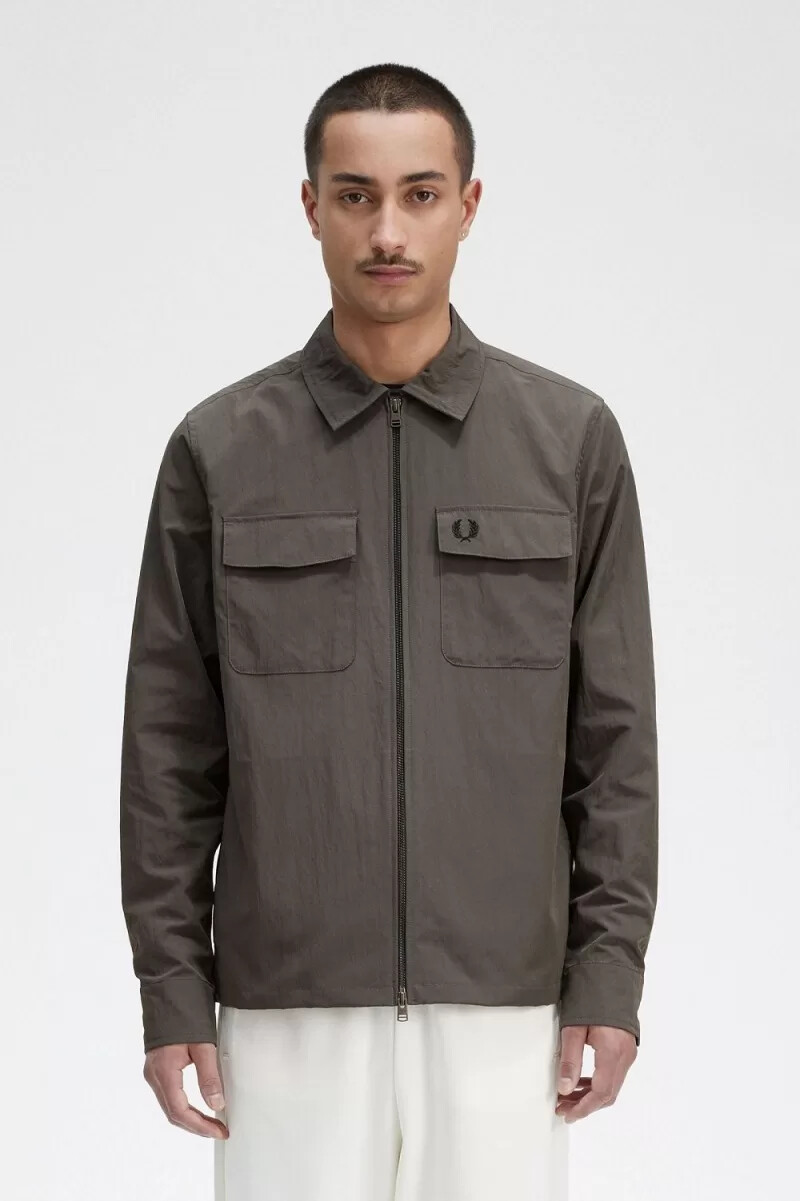 camisa ligera con cremallera fred perry para hombre color verde campo