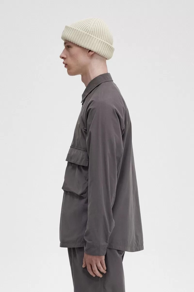 camisa utilitaria fred perry para hombre color gris plomo