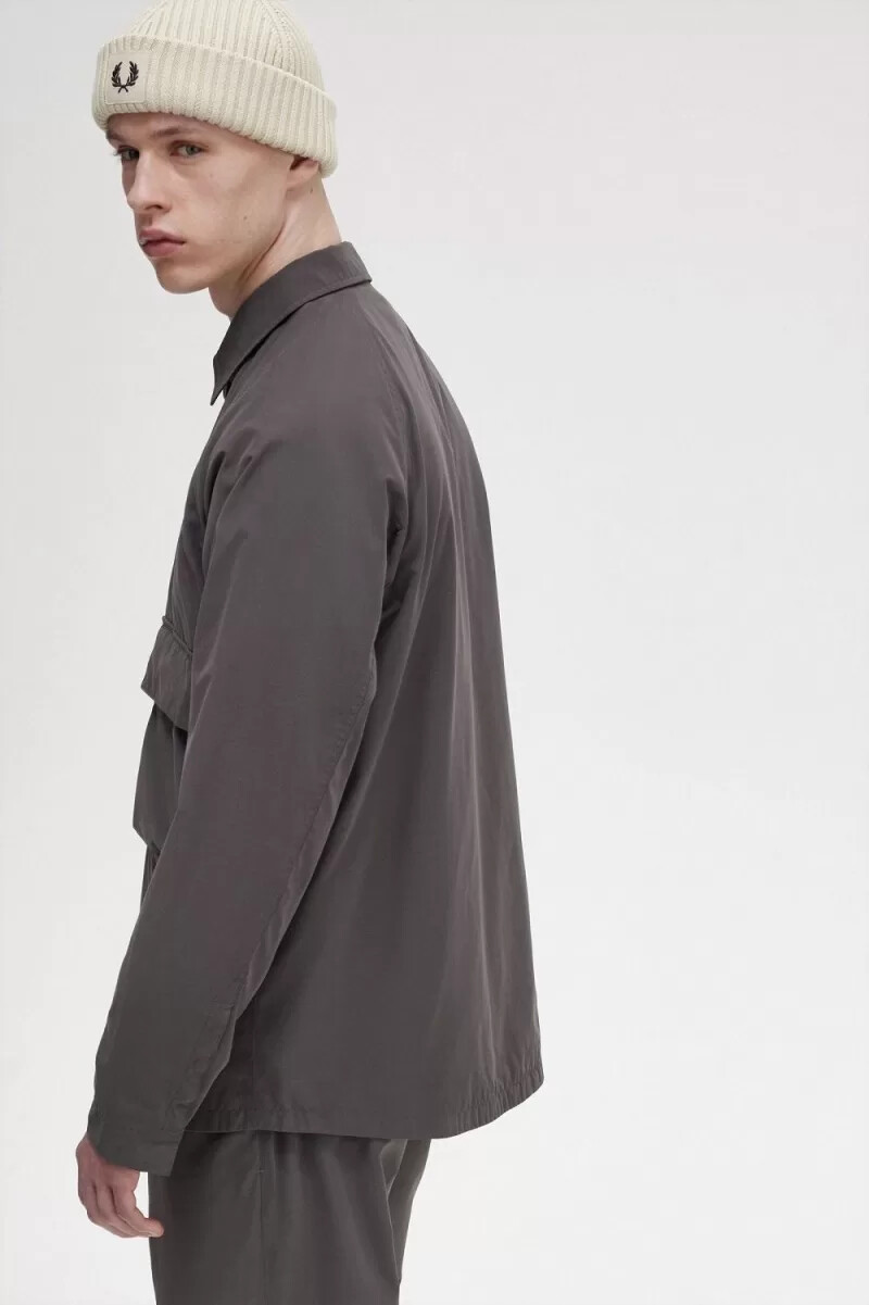 camisa utilitaria fred perry para hombre color gris plomo