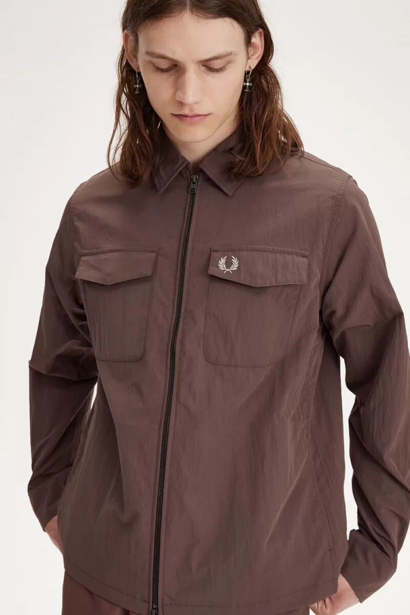 camisa fred perry con cremallera para hombre color rojo oscuro