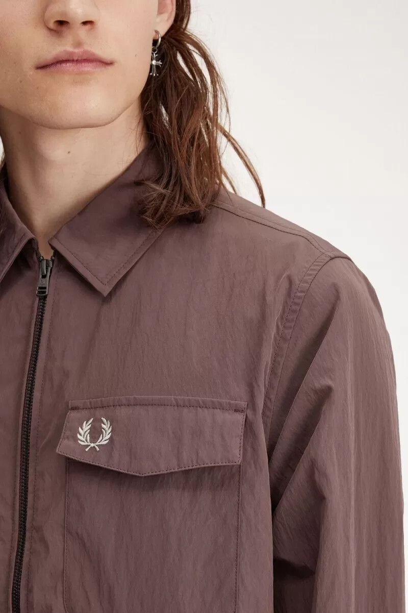 camisa fred perry con cremallera para hombre color rojo oscuro