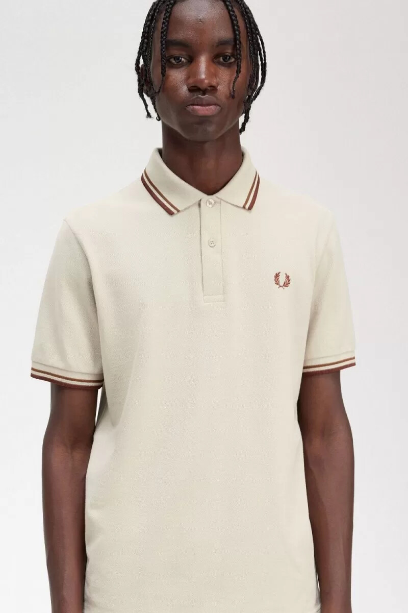 camisa fred perry m12 para hombre color avena café oscuro marrón whisky