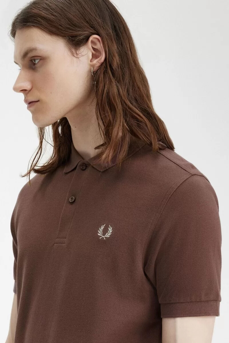 camisa fred perry m6000 para hombre color rojo oscuro y gris cálido