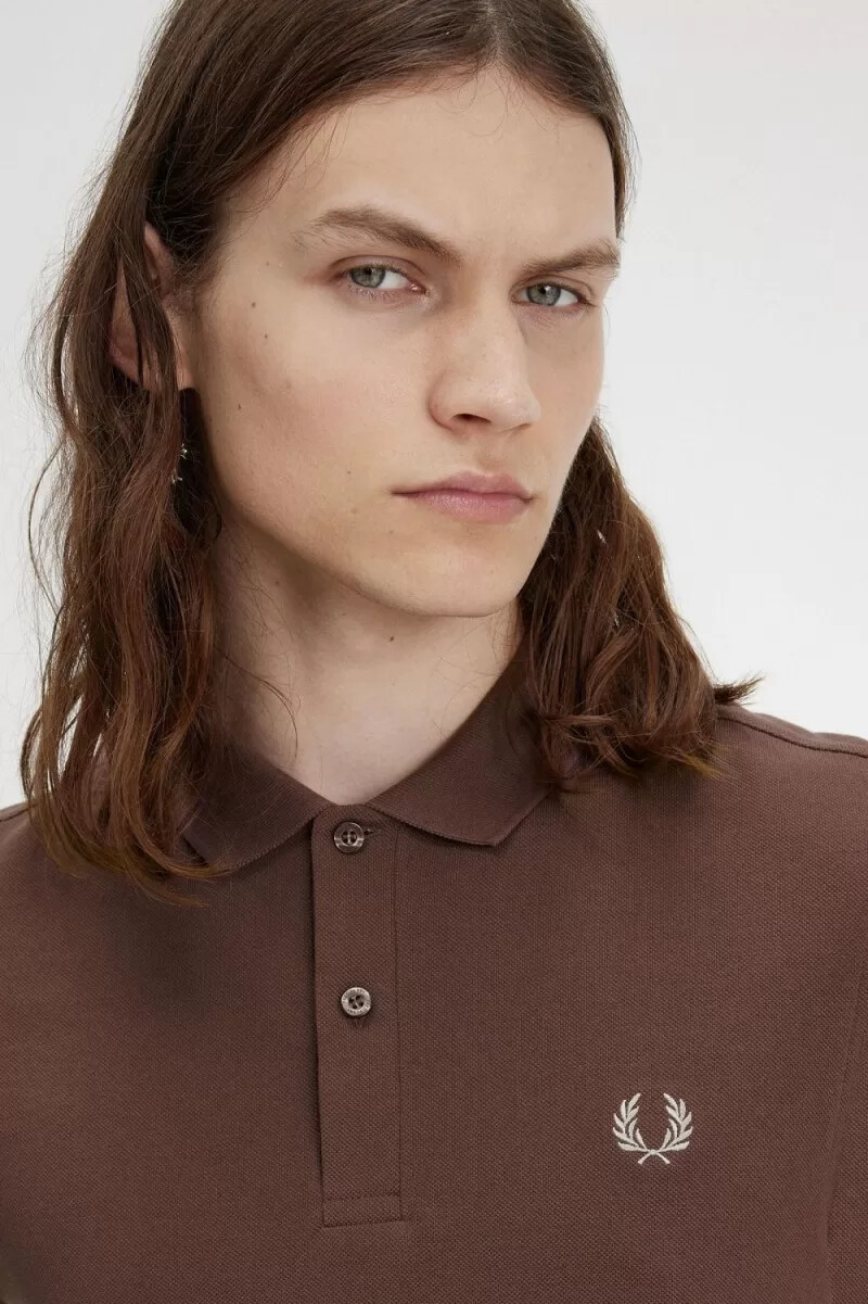 camisa fred perry m6000 para hombre color rojo oscuro y gris cálido