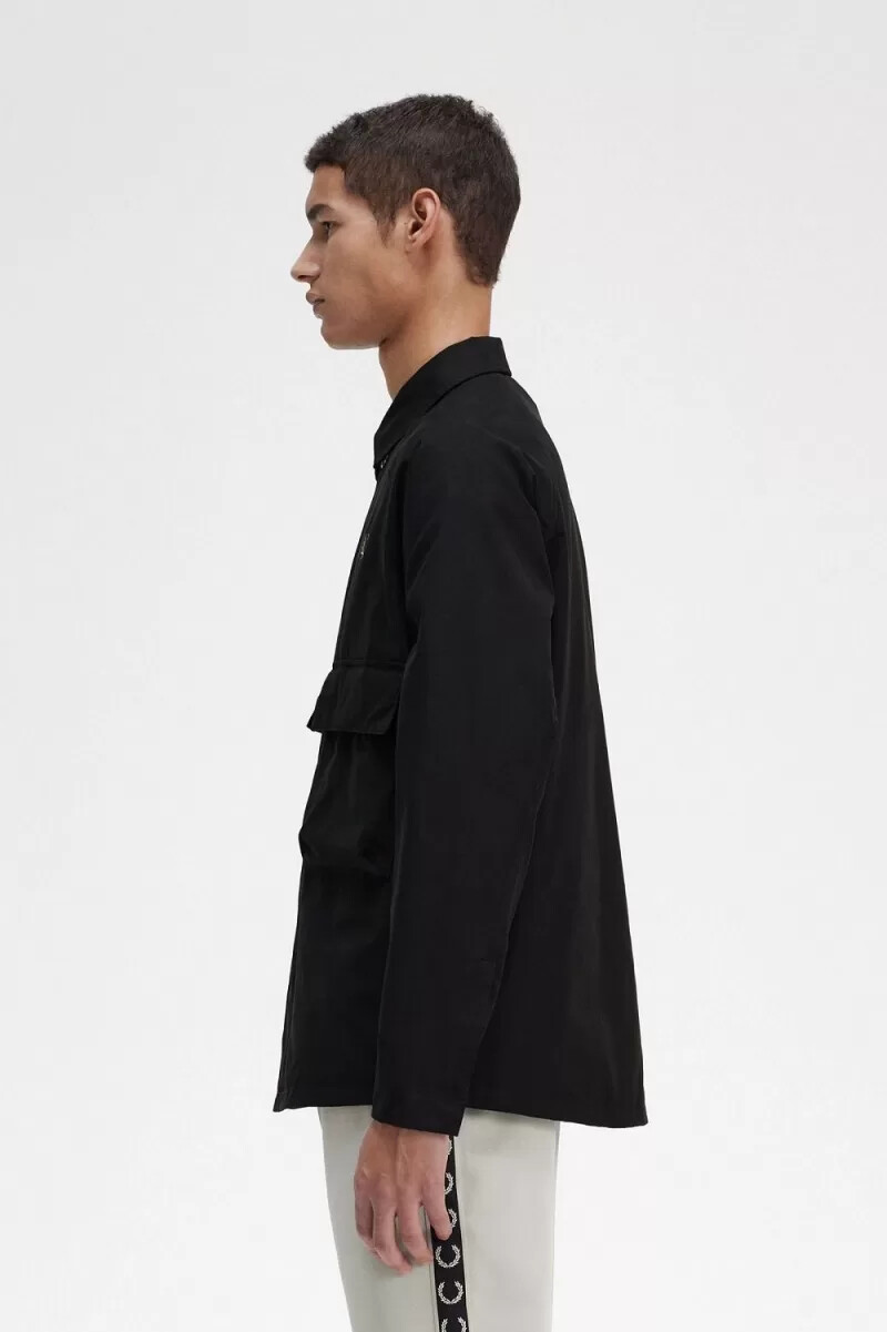 camisa utilitaria fred perry negra para hombre