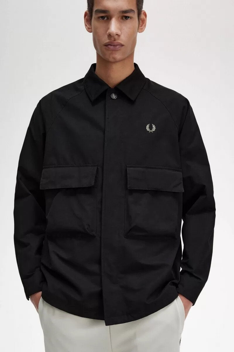 camisa utilitaria fred perry negra para hombre