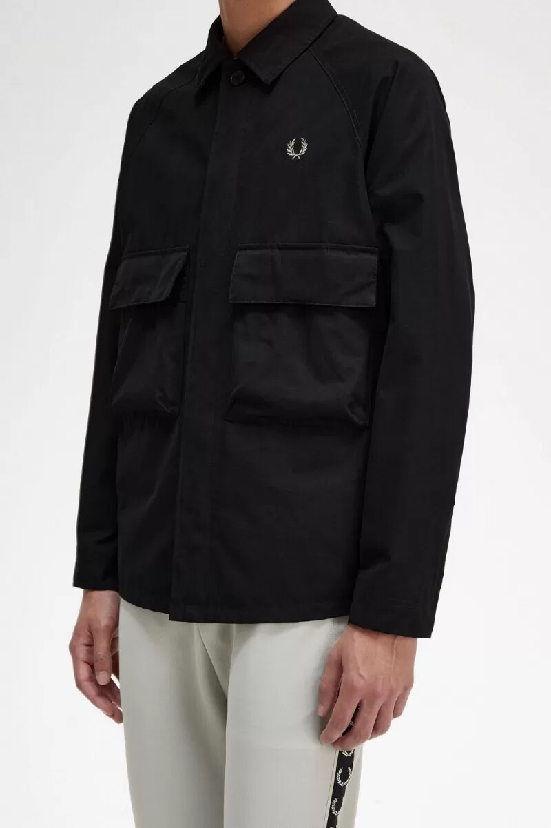 camisa utilitaria fred perry negra para hombre