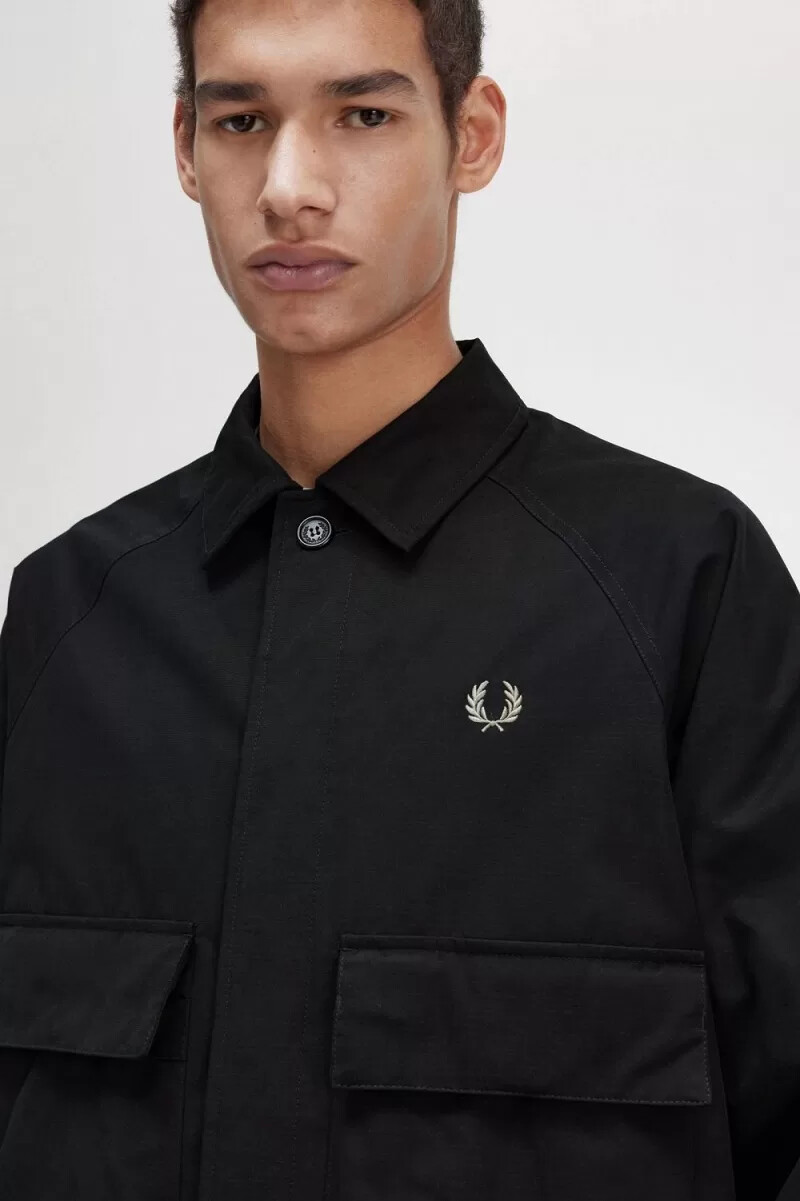camisa utilitaria fred perry negra para hombre
