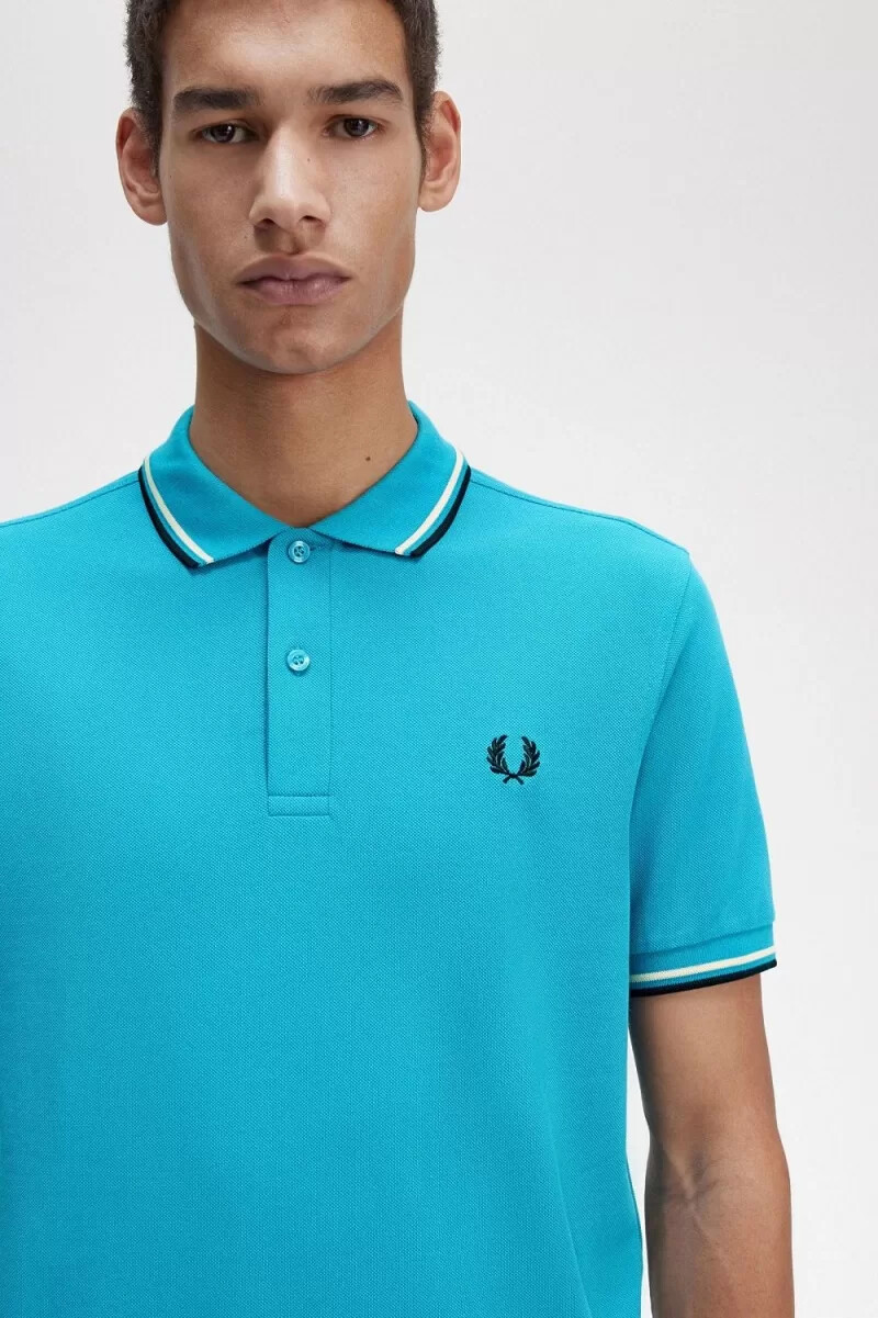 camisa fred perry m3600 para hombre color azul cibernético aguamarina crema y negro