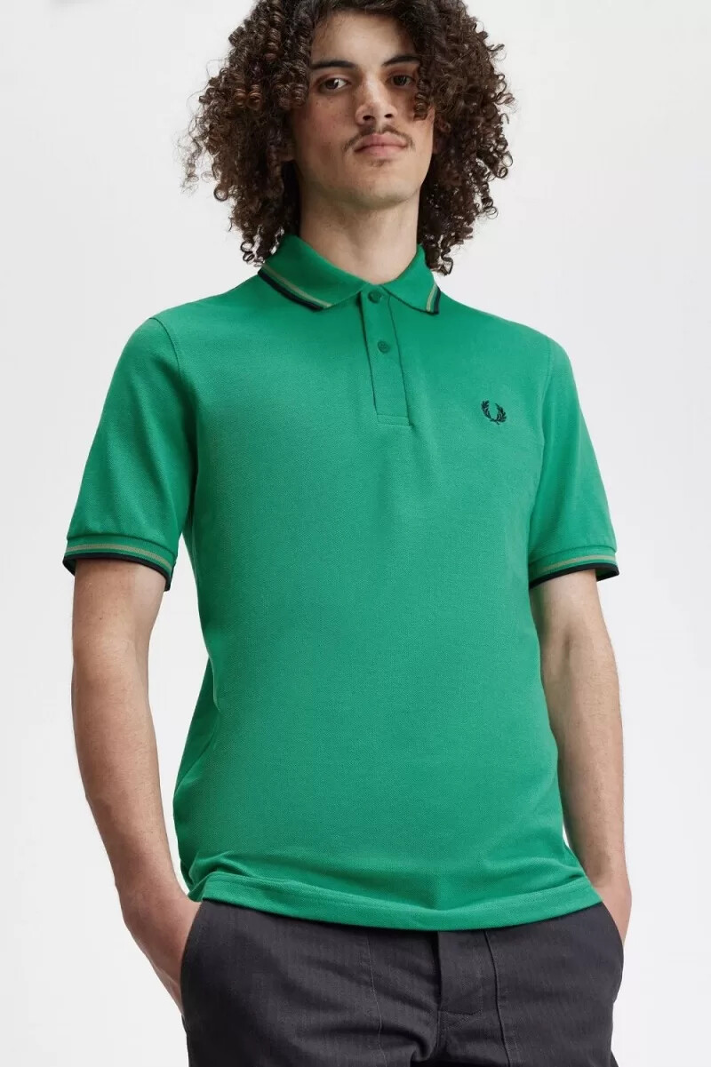 camisa fred perry m12 para hombre color verde campo verde y negro