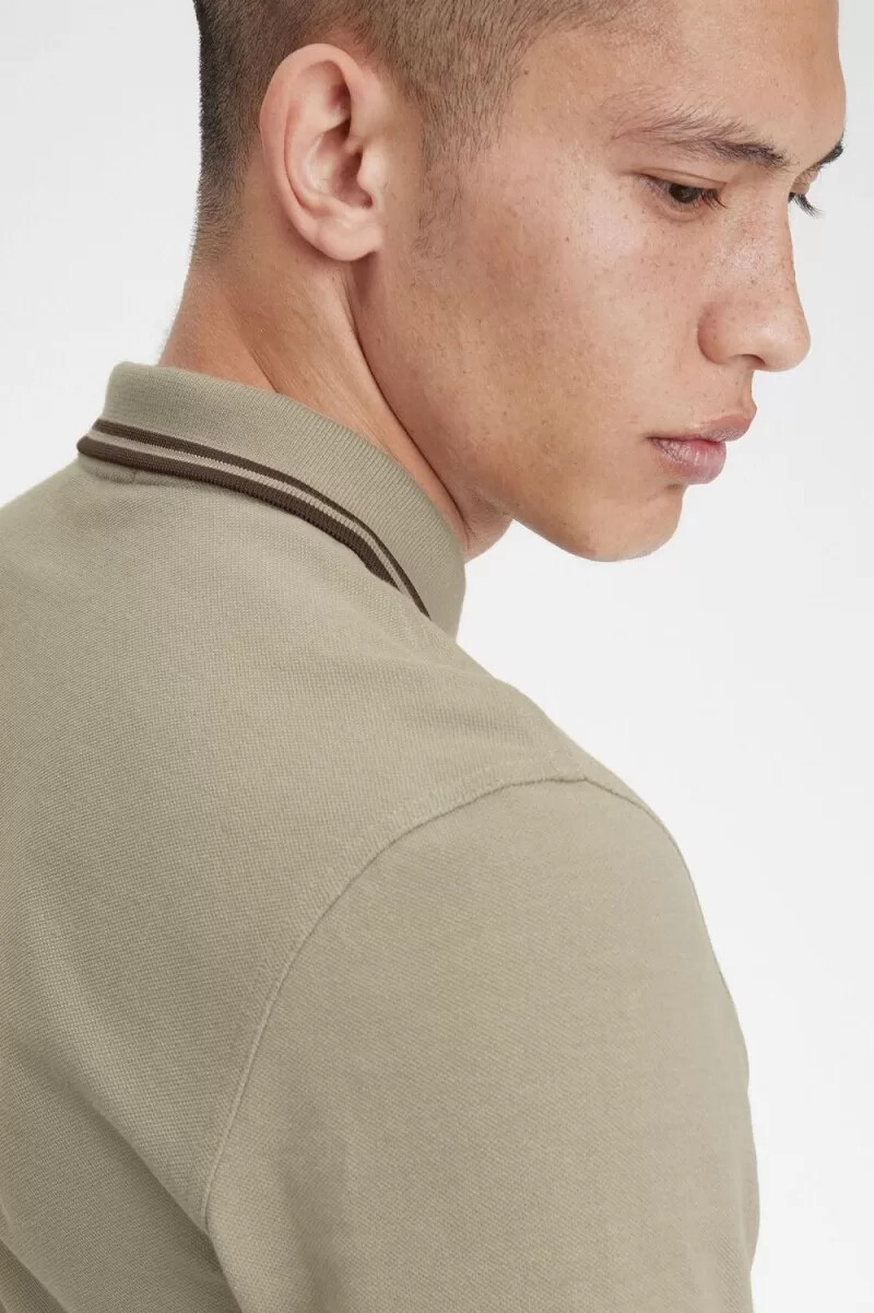 camisa fred perry m3636 para hombre gris cálido rojo oscuro