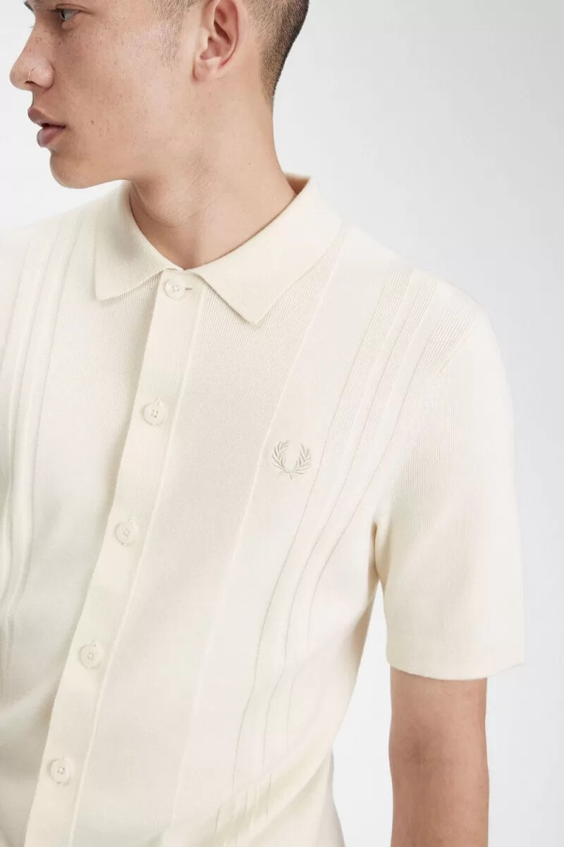 camisa de punto con botones fred perry para hombre en beige