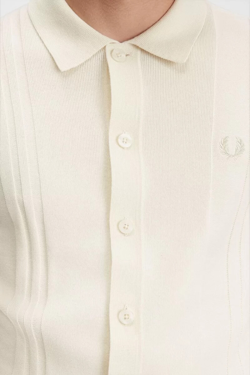 camisa de punto con botones fred perry para hombre en beige